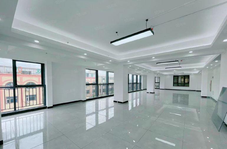 全新写字楼原房东，光线好，两台客梯，低价出租