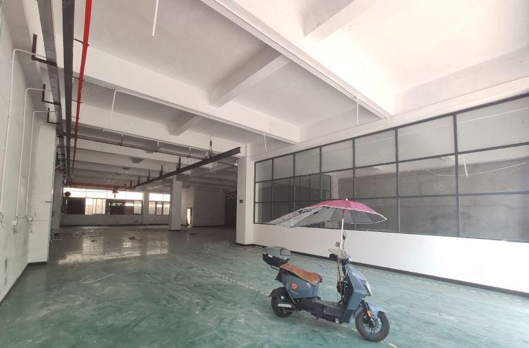 长安厦边一楼680平带航车水电装修工业厂房出租