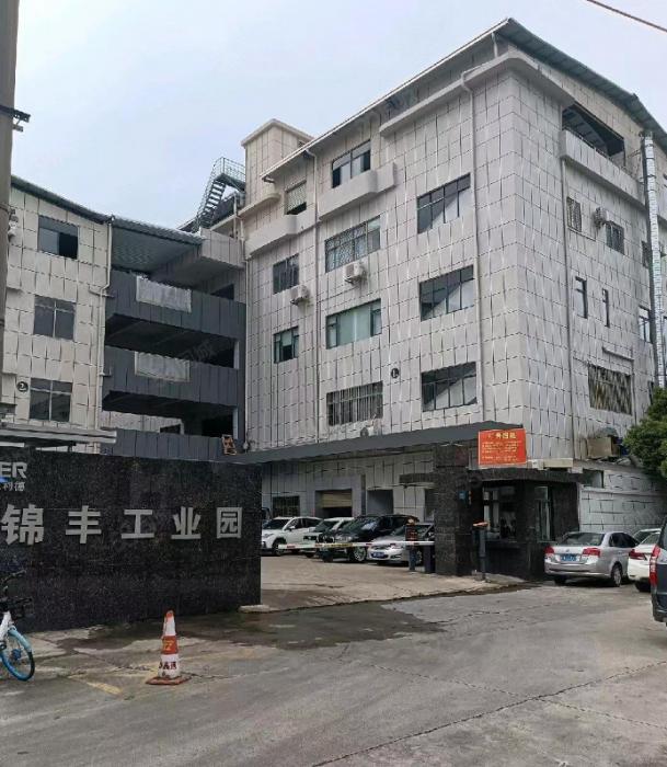 高速路口附近，有停车场三相电，交通方便