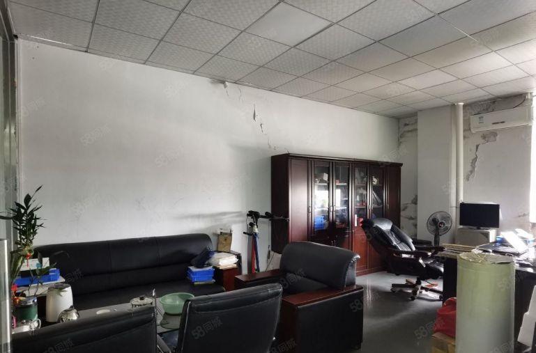 长安镇新出楼上2000平方左右，大小可分租现成装修办公室