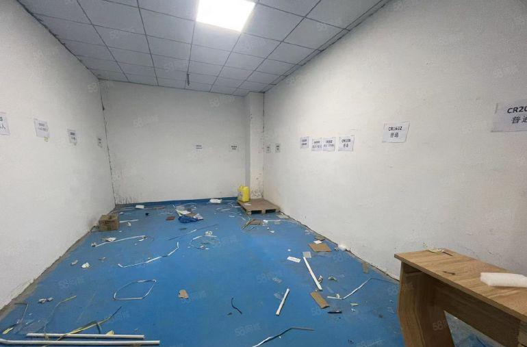 长安乌沙镇园区楼上550平现成装修水电齐全2吨货梯厂房出租