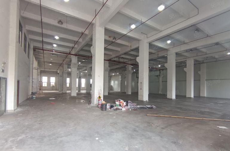 沙头社区一楼高度八米，园区形象非常高大上