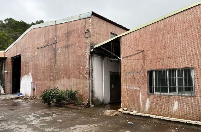 桥头靠近惠州新出单一层砖到顶钢结构2800平方，底价出租