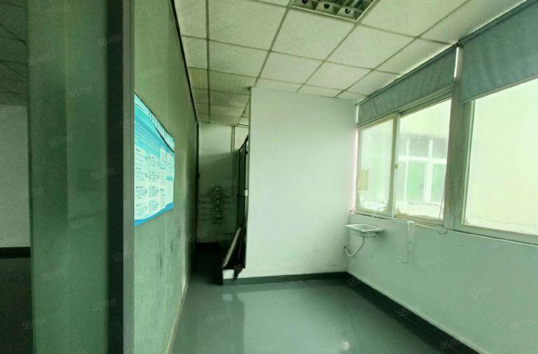 霄边楼上360平厂房15块低价急租，带精装修