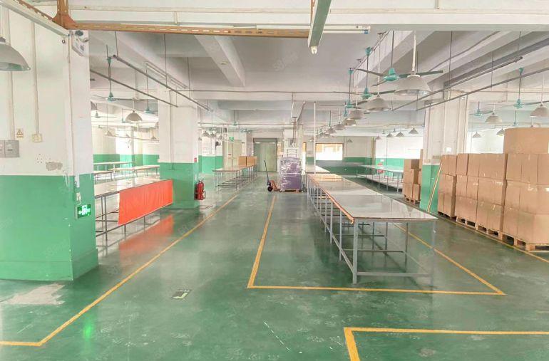 长安沙头原房东实际面积960平方厂房出租，水电齐全，现成装修