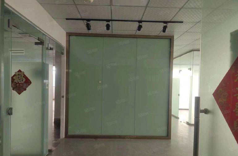 长安万达广场附近新空出楼上500平精装修办公室出租