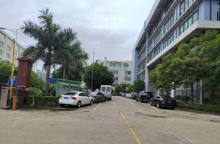 长安沙头工业区原房东楼上1200平厂房出租现成办公室有红本