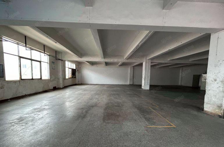 长安上角楼上650平厂房出租，水电到车间有现成办公室