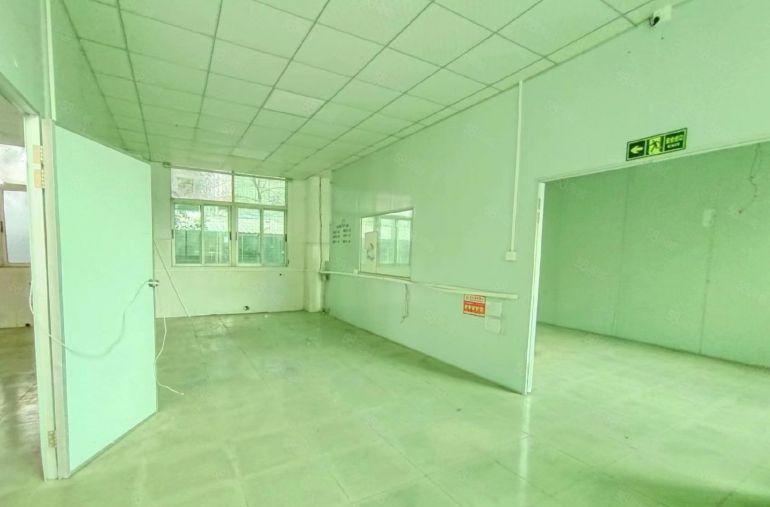 上角一楼320平15元一平，水电齐全带办公室交通方便厂房出租