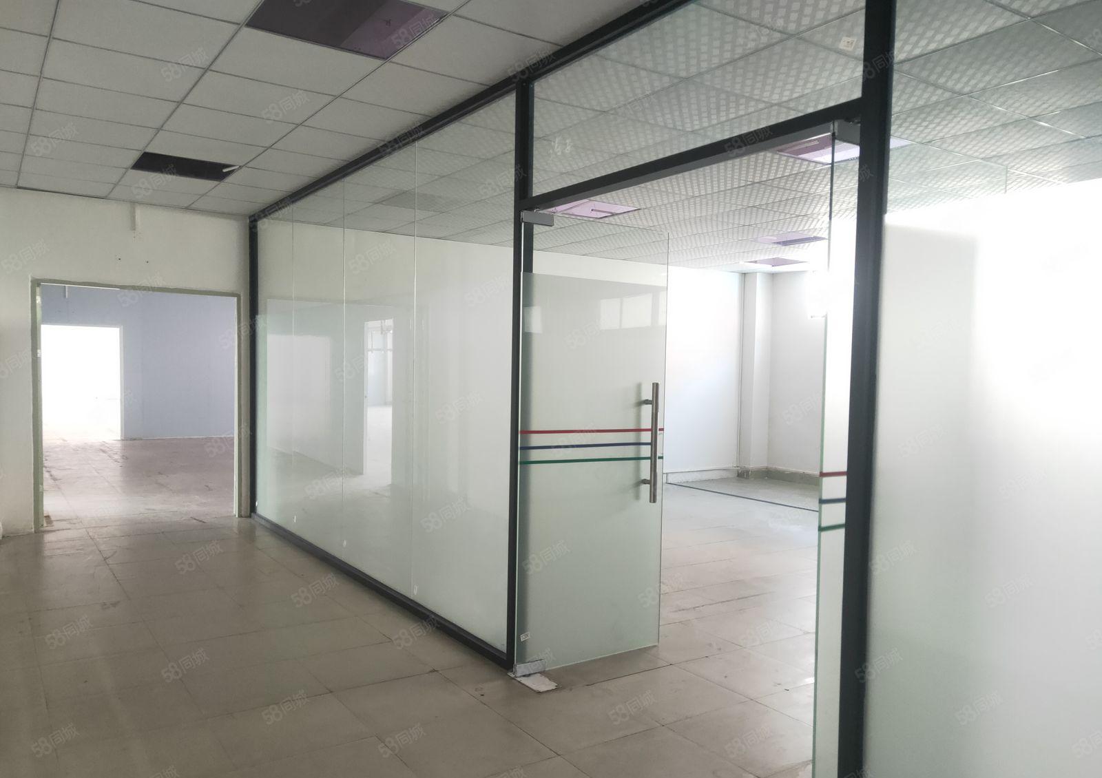 长安镇沙头东大路楼上1400平方.水电齐全，有办公室。