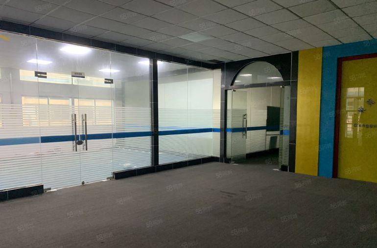 长安镇乌沙靠近深圳新出2楼700平精装修带航车办公室厂房出租