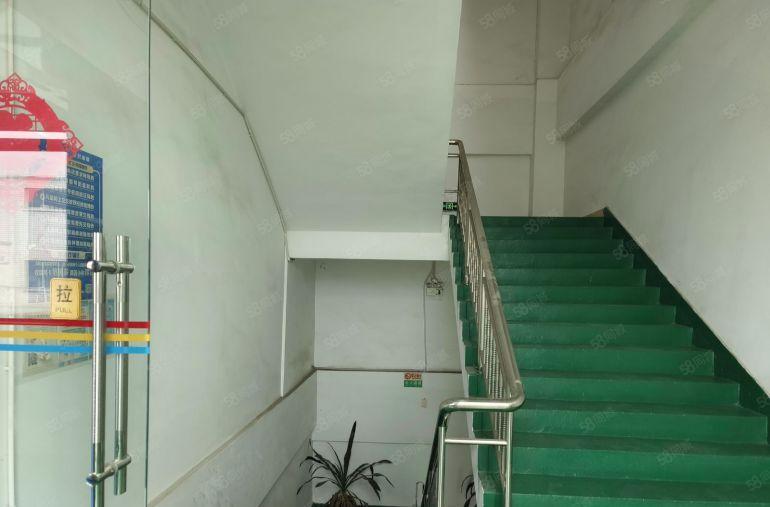 长安增田新安横中路新出一手房东楼上实际1900平方厂房出租