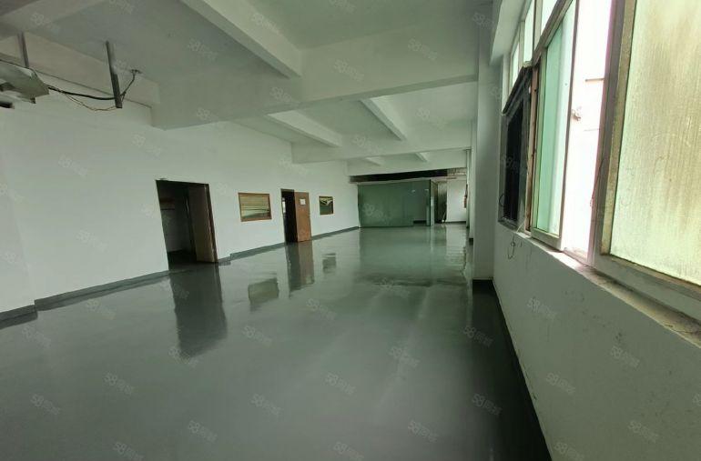 霄边楼上360平厂房15块低价急租，带精装修