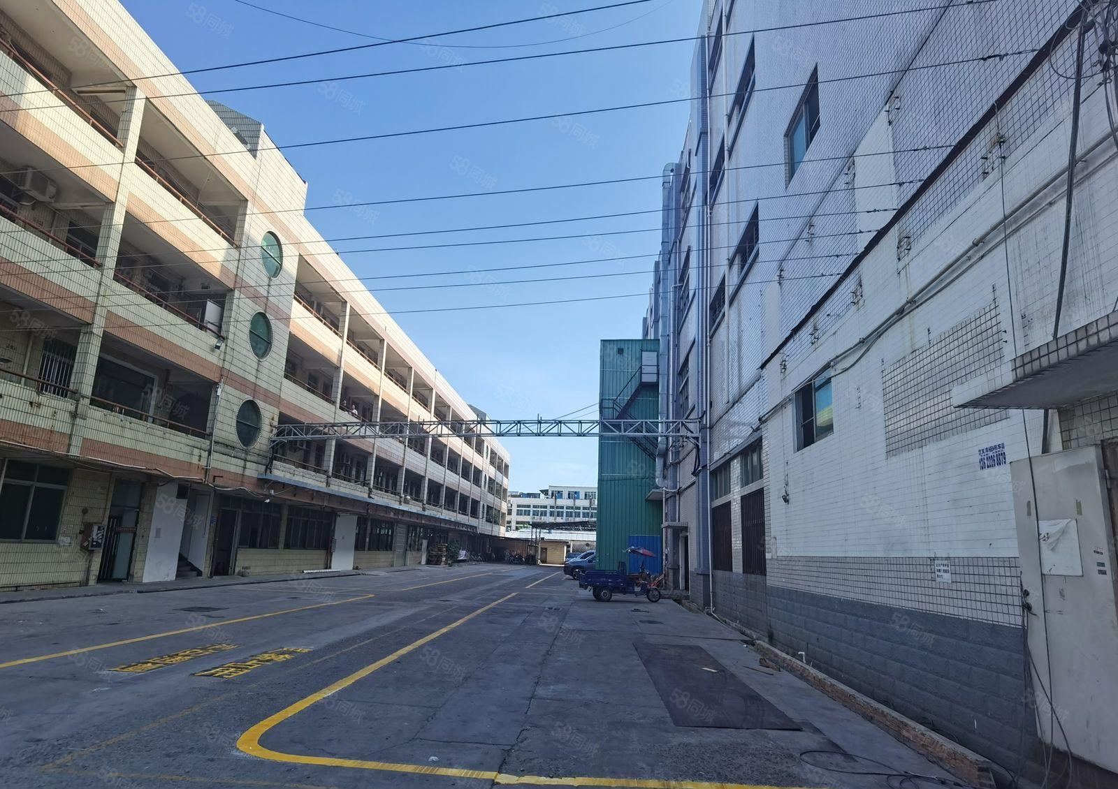 沿江高速旁，刚空出一楼厂房1500平方，水电齐全，实际面积