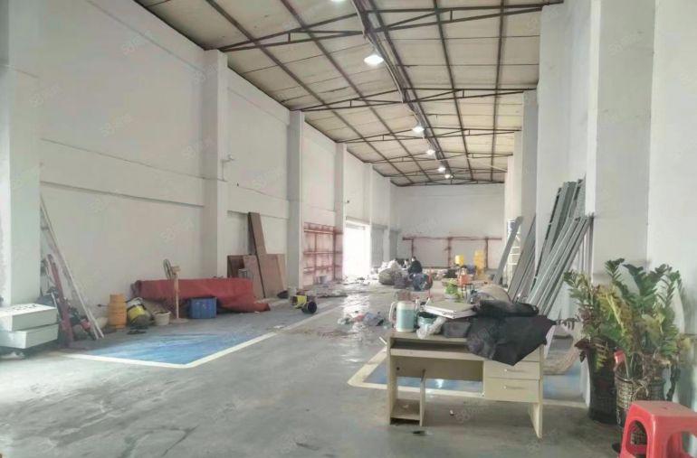 （带阁楼办公室）长安沙头一楼钢构420平厂房出租，高度8米！