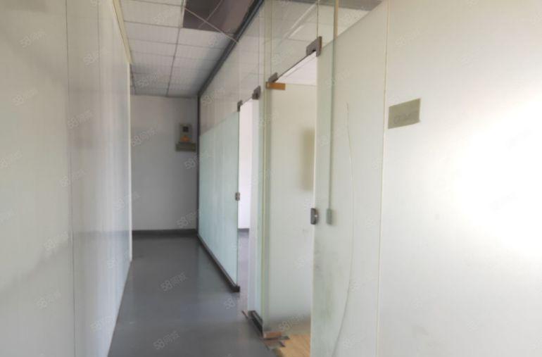 乌沙楼上460平方 ，水电齐全，两个办公室刚刷好地坪