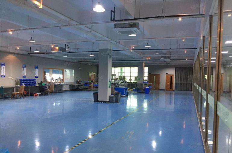 现空出二楼厂房1000平方，消防水电齐全，带精装修无需转让费