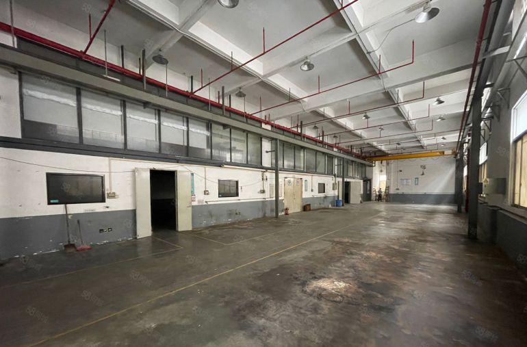 长安镇原房东工业园区空出1楼1700平现成办公室航车免费使用