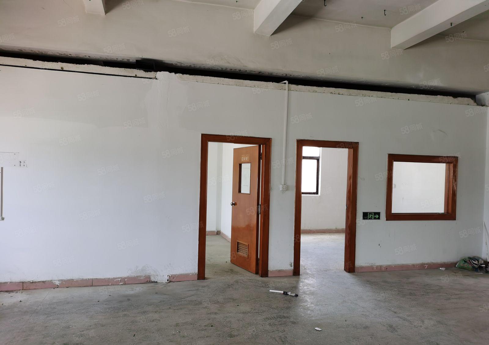 沙头时代广场2楼300平方，17元平方