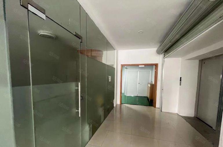 长安镇乌沙新出2100平无尘车间带2吨货梯水电到位厂房出租