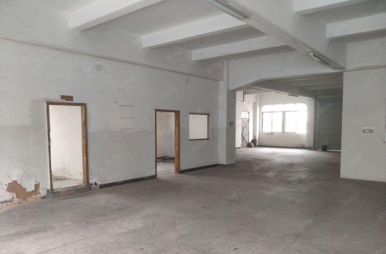 长安街口新空出三楼600平现成办公室精装修低价厂房出租