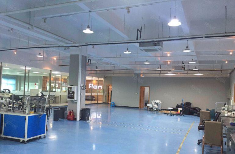 现空出二楼厂房1000平方，消防水电齐全，带精装修无需转让费