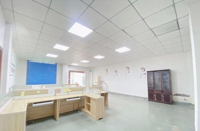 一楼18元250平乌沙厂房，水电齐全，交通方便