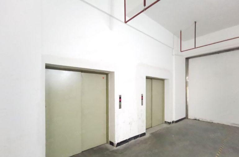 长安厂房出租，靠近万达广场，楼上精装修现成办公室900平方