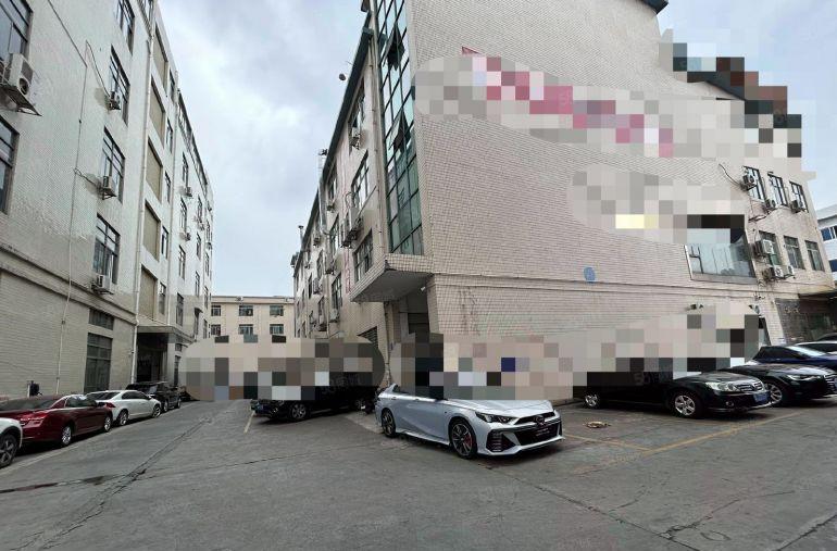 长安上角楼上650平厂房出租，水电到车间有现成办公室