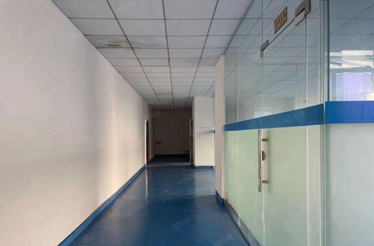 长安靠近深圳楼上750平厂房带装修办公室，全新地坪漆，可环评