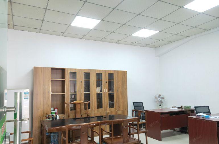 乌沙一楼180平方，水电齐全，可以直接。