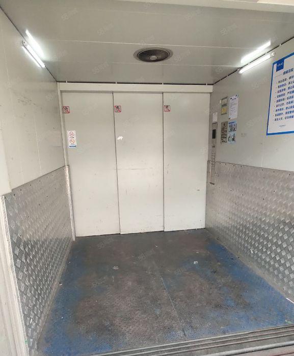 长安镇锦厦靠近深圳一楼4000平精装修水电齐全低价厂房出租