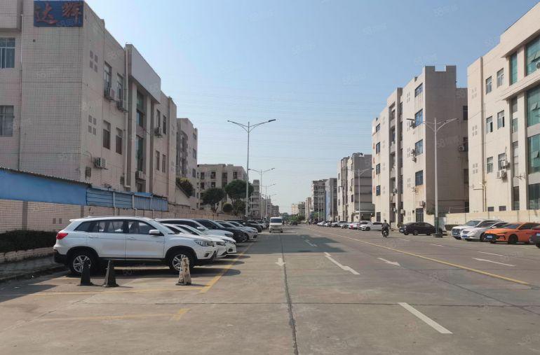 原房东厂房出租1850平三楼整层，3吨大货梯超大空地可办环评