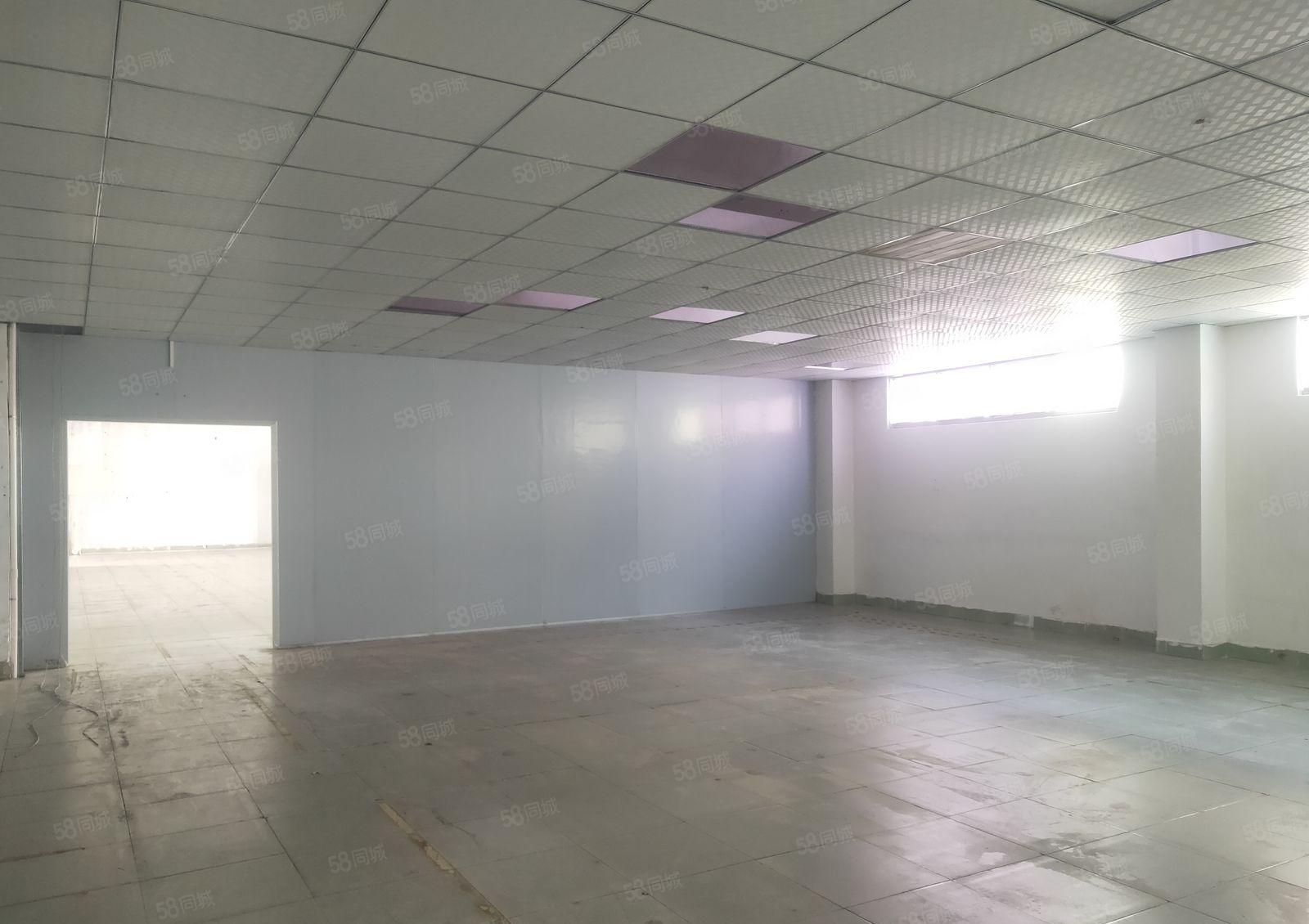 长安镇沙头东大路楼上1400平方.水电齐全，有办公室。