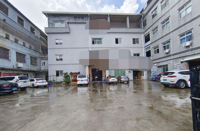 长安万达新出一楼350平，现成地坪漆，可拎包生产