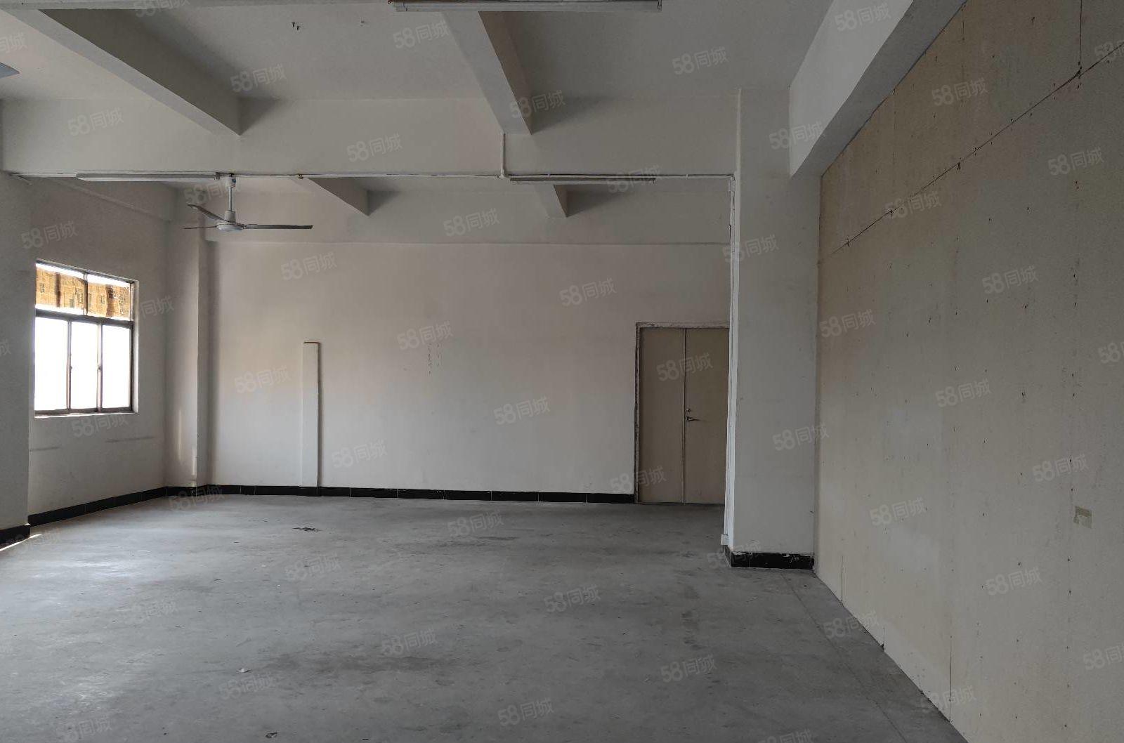 长安街口楼上350平有办公室带装修出租