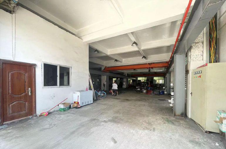 长安沙头社区一楼2500平方现成装修5吨行车厂房出租仓库出租