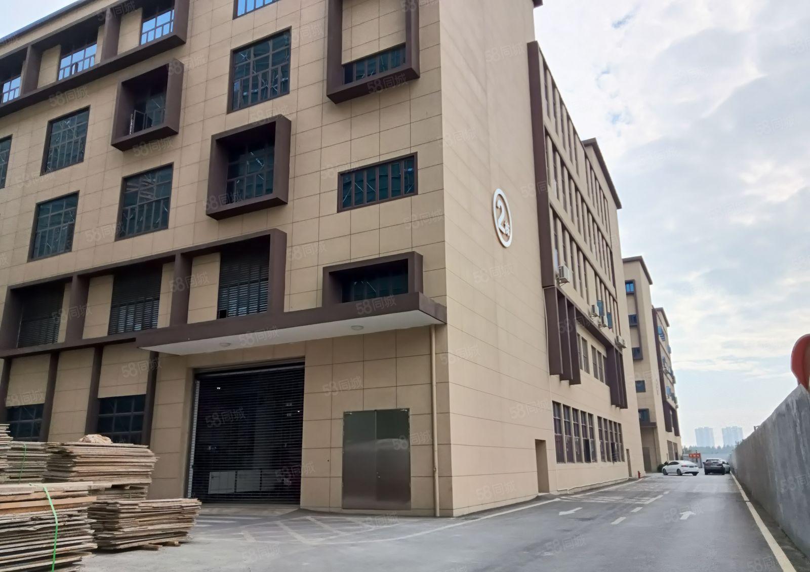 三楼全新厂房，带卸货平台，洗手间，工业用地