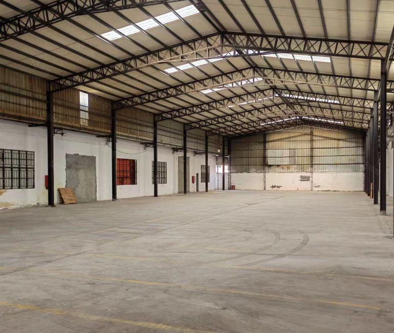 常平土塘砖墙到顶单一层厂房出租，滴水7米，报价16