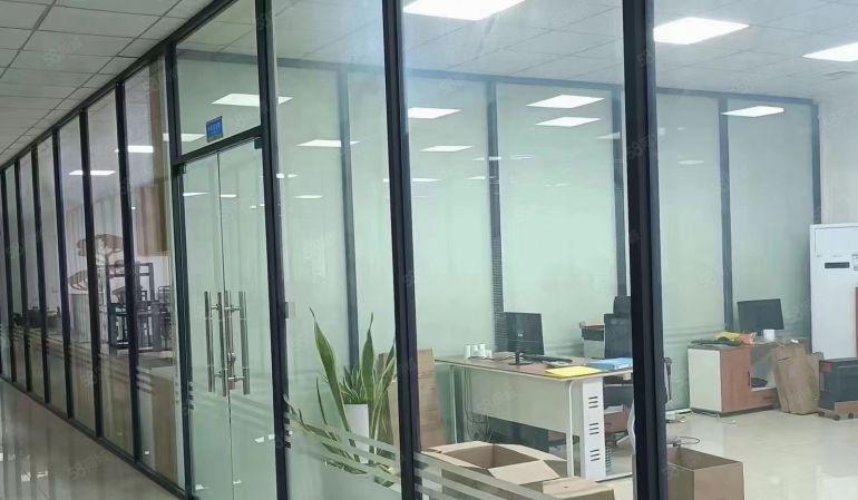 现成装修办公室电梯厂房3楼580平方出租