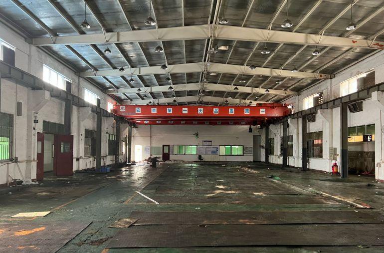 常平现成行车砖墙到顶1500平方，中间无柱子