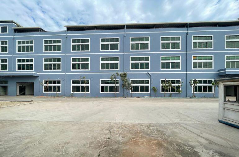 常平靠黄江独院厂房8800平1000平起租带行车