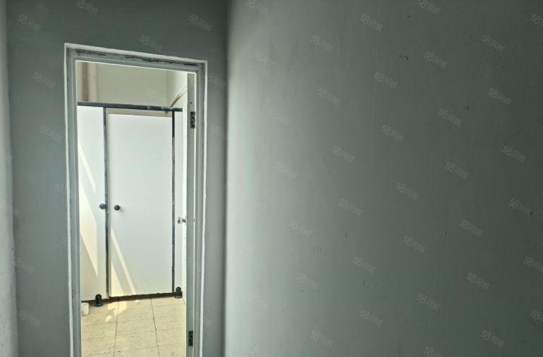 常平镇原房东标准厂房楼上小面积800平方低价出租现成装修