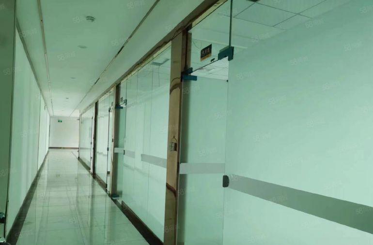 常平易招工小独院低价厂房分租楼上一层1200平方带办公室装修