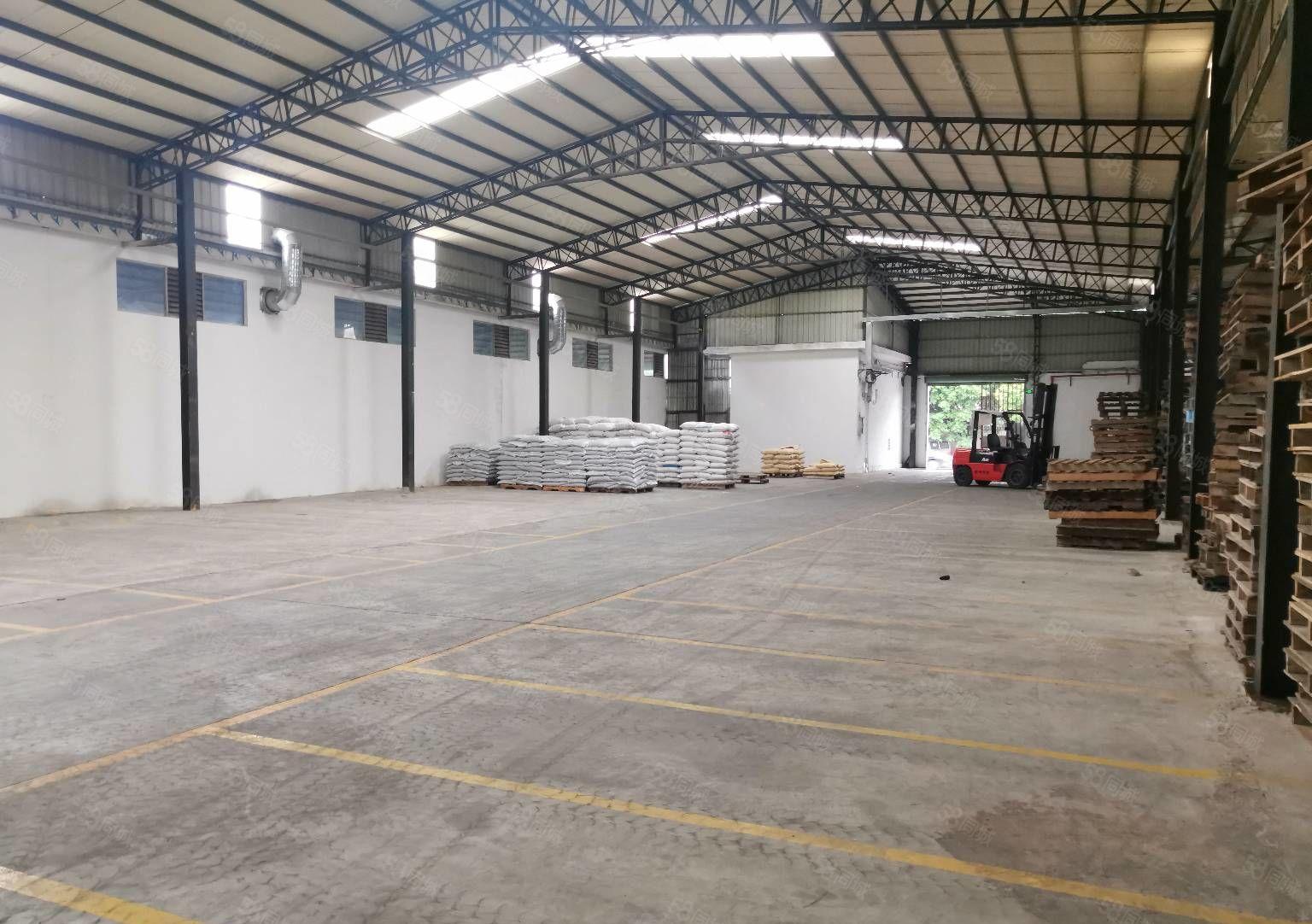 常平镇新出滴水8米钢构厂房，内空无柱，厂房方正，300平起租