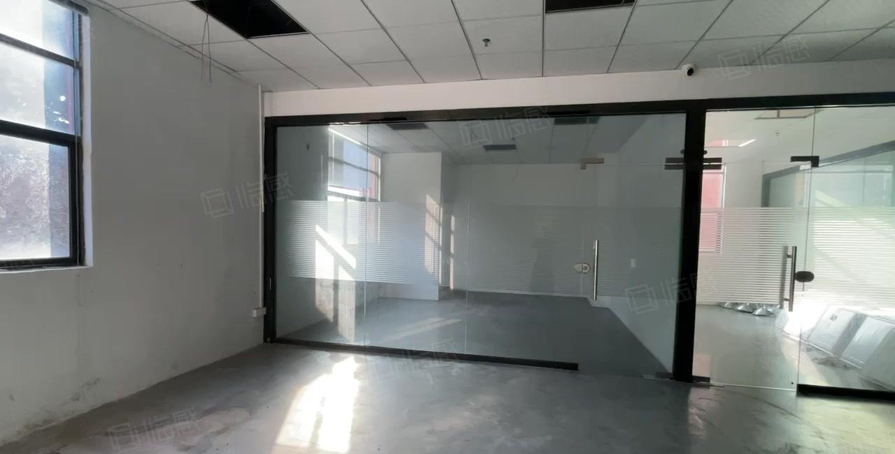 常平工业园二楼800平厂房出租精装修办公室可100平分租，