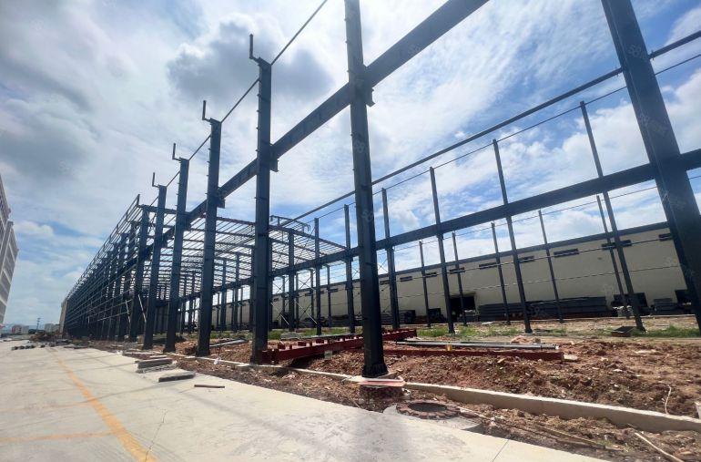 常平红本厂房 18米高新建钢构 长度300米 有行轨厂房出租