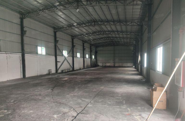 常平靠黄江新空出700平方厂房，中间无柱子，大车好进出！！！
