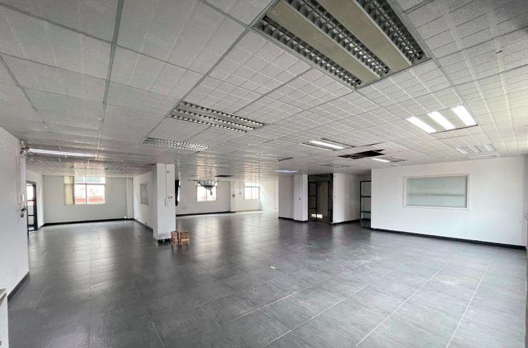 常平标准厂房4层单层面积1100平大小可以分租带装修