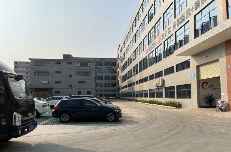 常平靠黄江原房东全新厂房一二楼各1200平米出租，可分租